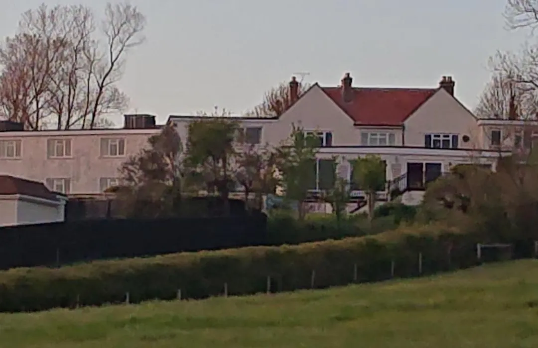Sandown Manor-1