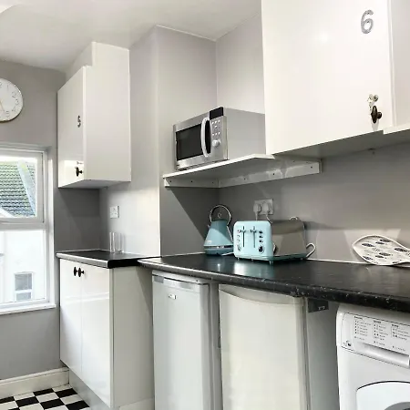 Coastline Retreats - Cloud9: Seafront Ensuite Rooms with Netflix-2