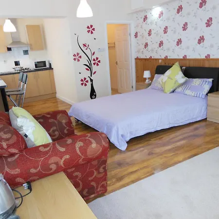 P & J Holiday Apartment & Guesthouse-3