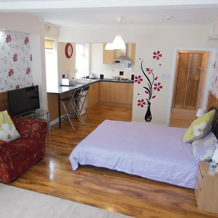 P & J Holiday Apartment & Guesthouse-2