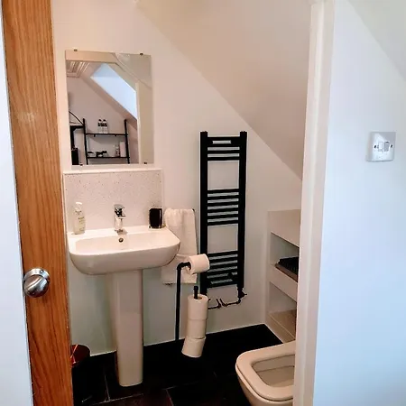 Ness City Cottage-3