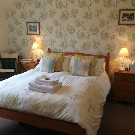 Meadowbank Guest House-2