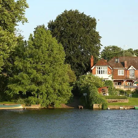 Inverloddon Bed And Breakfast, Wargrave-3
