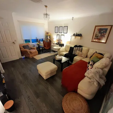 2Bed Guest Wing - Charming Glasgow Villa - Off M8 M80-3
