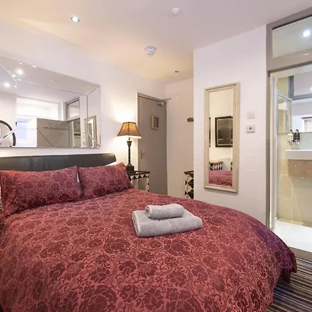 Cornerways Guest House-2