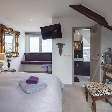 Cornerways Guest House-3