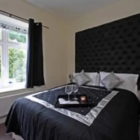 Space Boutique B&B - With Free Private Car Park-2