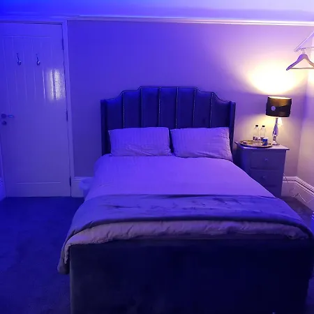 Highfields Living - All Rooms Ensuite- Free Wifi- Free Local Parking-2