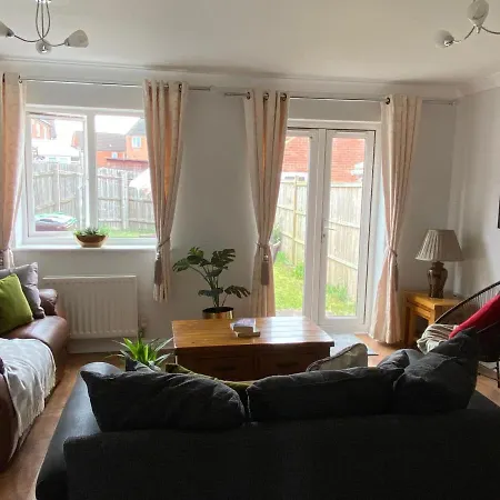 Room Only- Option Of The Entire House If Available - Private Property In Quiet Estate-2