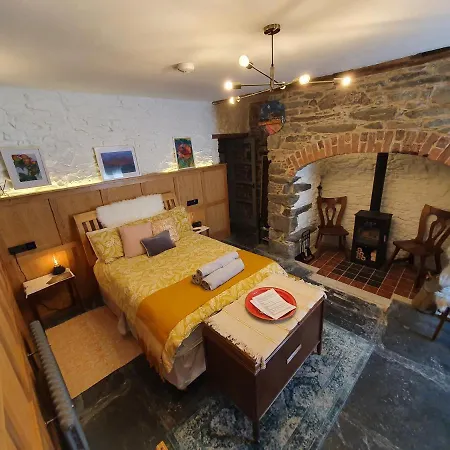 The Gallery At Bull Cottages-3