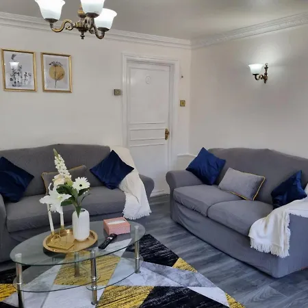 Modern & Elegant Home W/ Netflix And Parking-3