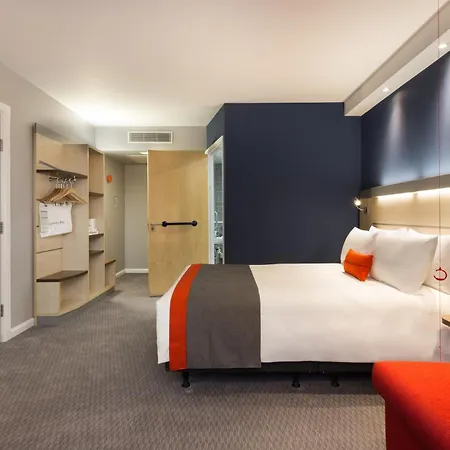 Holiday Inn Express London - Watford Junction By Ihg-3