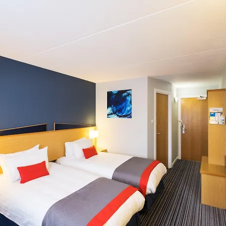 Holiday Inn Express Perth By Ihg-3