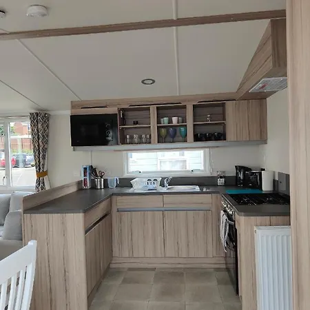 F14 Static Caravan, Fairway Holiday Park-2
