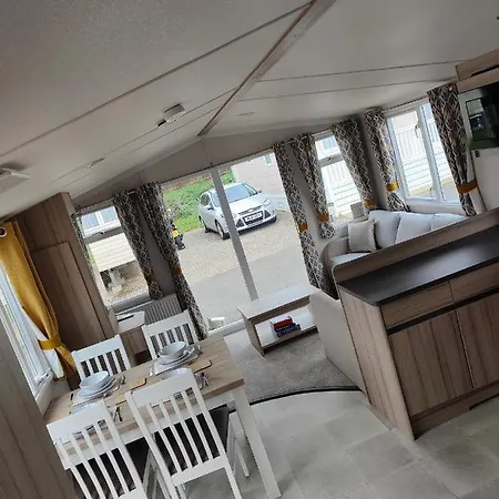 J6 Static Caravan, Fairway Holiday Park-3