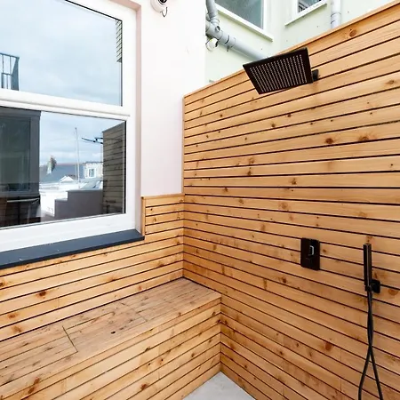 Morlanow-Private Entrance, Courtyard, Sea Views-2