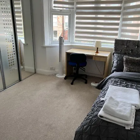 Alder En-Suite Self Catering With Private Shower 3-2