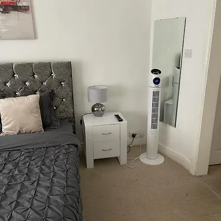 Alder En-Suite Self Catering With Private Shower 3-3