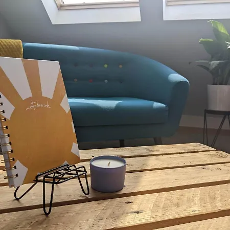 *Large Unique Retro Private Attic & Bathroom*-3