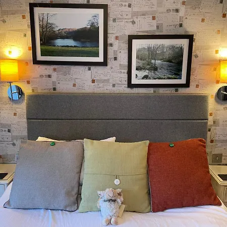 Glenville House: Adults-Only Retreat with Health Club Access-2