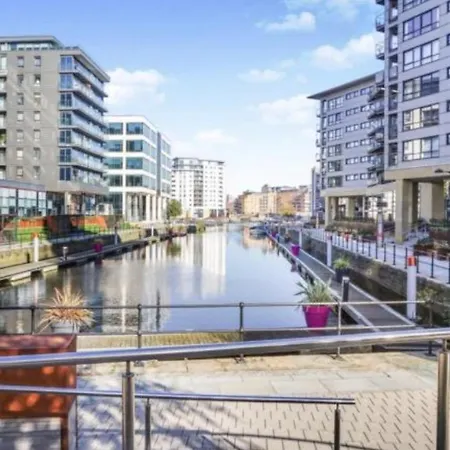 Deluxe City Apt Riverside Balcony &Free Parking-2