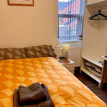 Deluxe En-Suite Room In Cv1-2