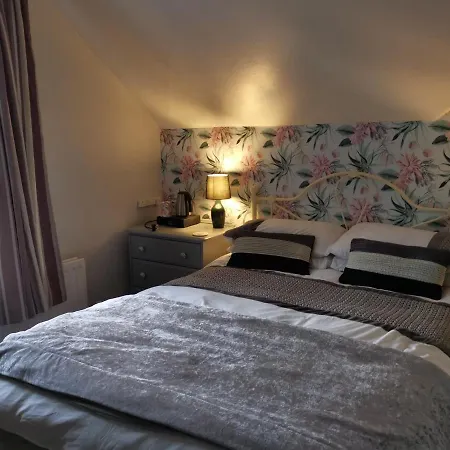 Brooklands Guest House-2