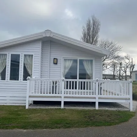 Kestral Court Lodge: Family-Friendly Coastal Retreat-3