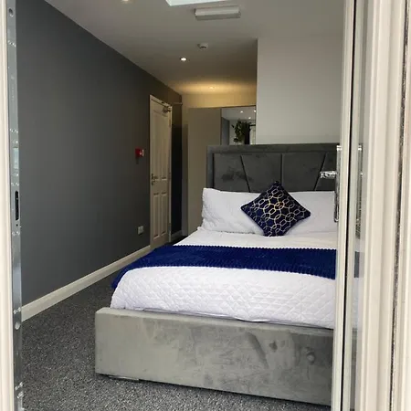 The Botley Road House-3