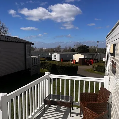 Kent Coast 3 Bedroom Holiday Home-3