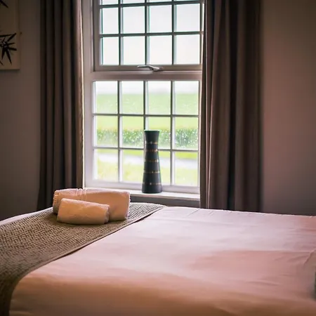 Three Horseshoes Inn-3