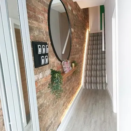 Coastline Retreats - Cloud9: Seafront Ensuite Rooms with Netflix-3