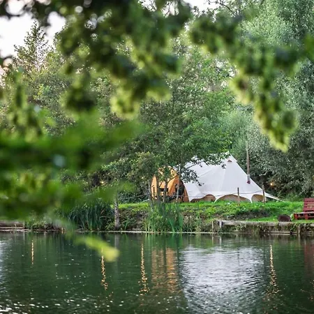 Marston Park - Luxury Lakeside Bell Tents-2