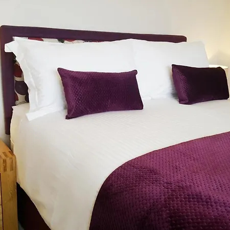 Looe Holiday Home Cornwall Sleeps 2 Self Catering No Pets-3