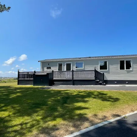 Holiday Home With Stunning Views-2