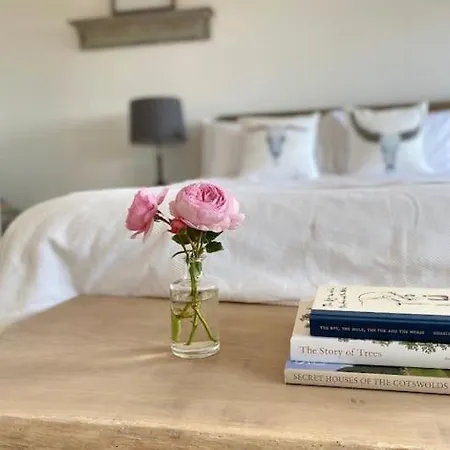 Luxury & Comfort In The Cotswolds-3