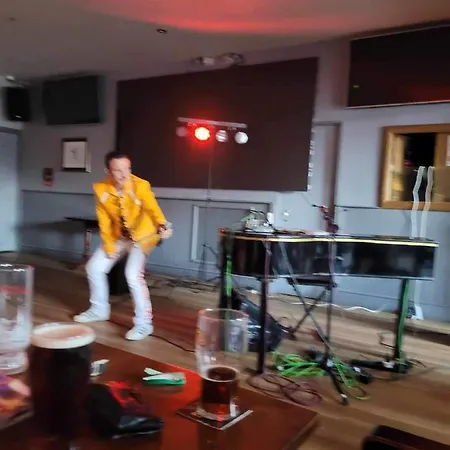 The Albert Hotel & Sports Bar-3
