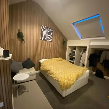 Lovely Room 5 Minute Walk From City Centre-3