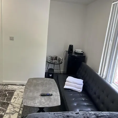 Deluxe En-Suite Bedroom In The Centre Of Watford-2