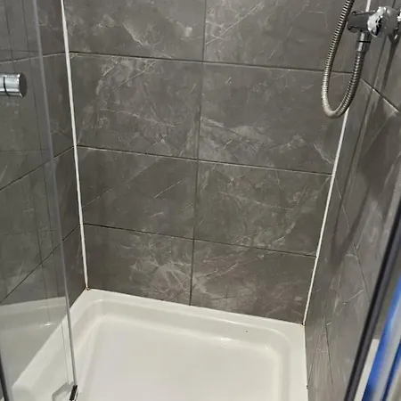 Deluxe En-Suite Bedroom In The Centre Of Watford-3