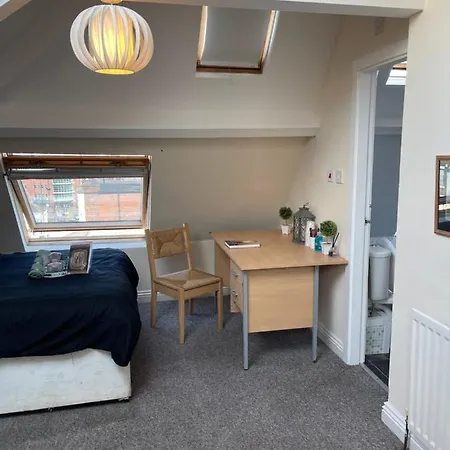 Cosy Room In City Centre-3