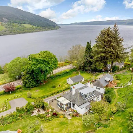 Urquhart Bay B&B-2