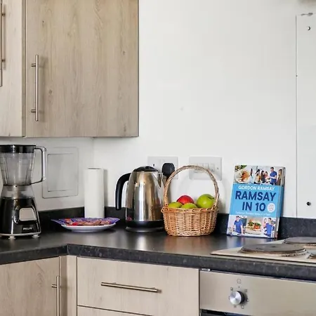 Heathrow Haven: Stylish Apartments In The Heart Of Slough-3