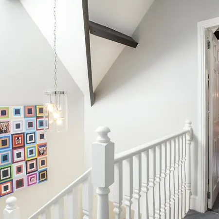 Beautiful Secluded 2 Bedroom Coach House-3
