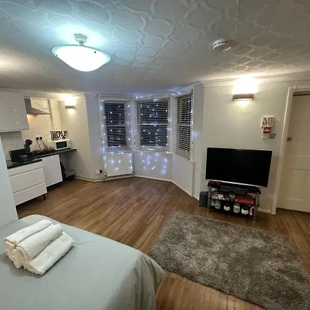 Studio Room In Brighton-2
