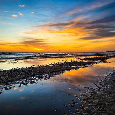 Ormesby Beach Haven: Pet-Friendly Family Retreat-2