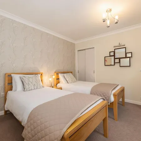 Thornbank House Offering Breakfast And With The Use Of Free Local Health Club-3