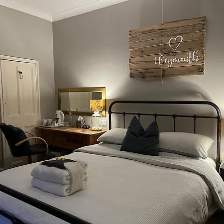 Kelston Guest House-2