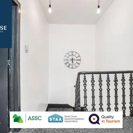 Digs Urban Oasis: 2-Bed Comfort with Parking & Entertainment-3