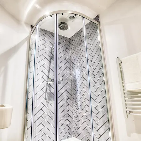 Suite 2- 2 Bed Apartment-3
